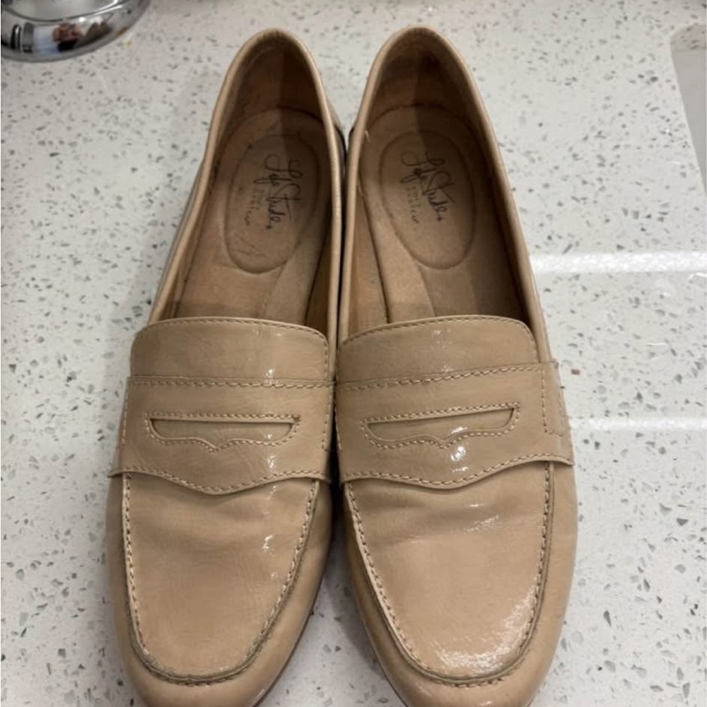 LifeStride Beige Patent Loafers